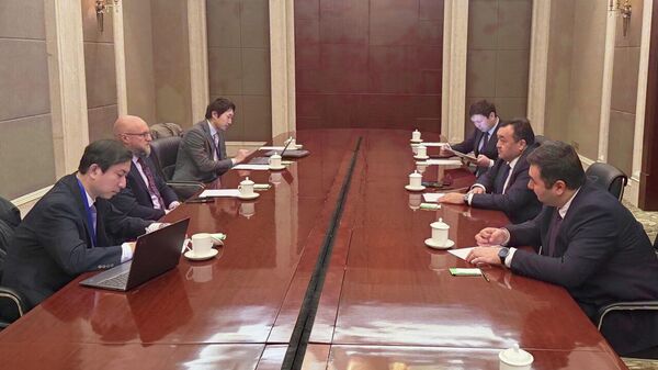 Замминистра инвестиций, промышленности и торговли принял участие в Тяньшаньском форуме - Sputnik Ўзбекистон