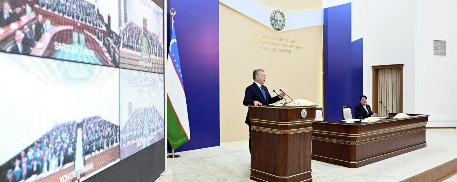 Состоялась внеочередная сессия Сырдарьинского областного Кенгаша с участием президента - Sputnik Ўзбекистон, 1920, 04.12.2025