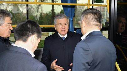 Шавкат Мирзиёев ознакомился с современными автобусами в Гулистане.