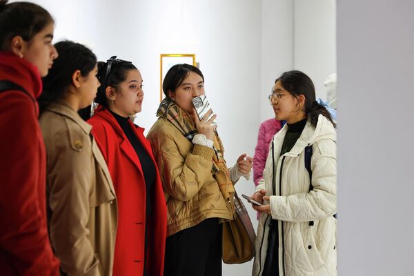 Персональная выставка художника Чори Шамса
Воображаемые существа тюркских народов - Sputnik Узбекистан