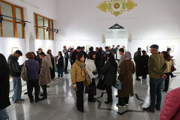 Персональная выставка художника Чори Шамса
Воображаемые существа тюркских народов - Sputnik Узбекистан