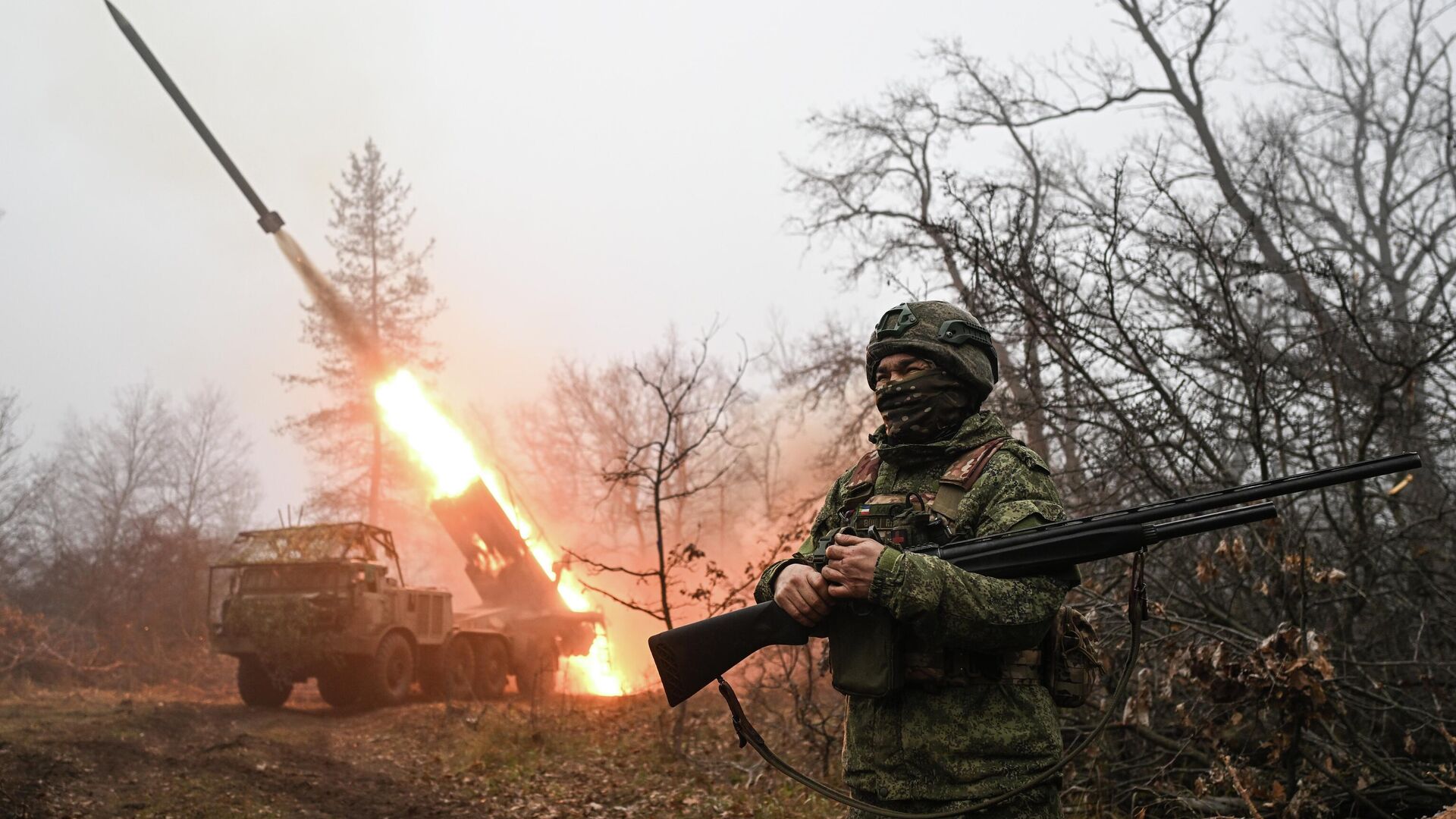 Boyevaya rabota rascheta RSZO Uragan gruppirovki voysk Zapad Boyevaya rabota rascheta RSZO Uragan gruppirovki voysk Zapad - Sputnik O‘zbekiston, 1920, 11.12.2025