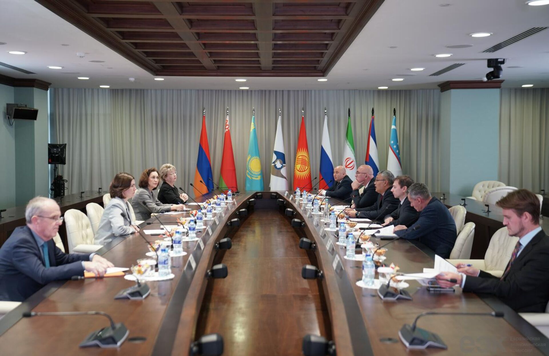 Ключевые тенденции в экономиках стран ЕАЭС обсудили в ЕЭК  - Sputnik Узбекистан, 1920, 05.12.2025