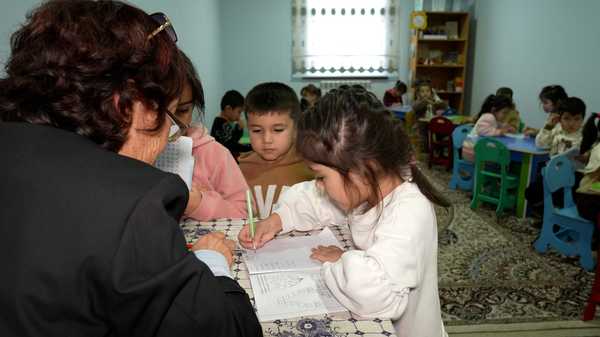Как преподают русский язык детям в отдалённых регионах Узбекистана?  - Sputnik Узбекистан