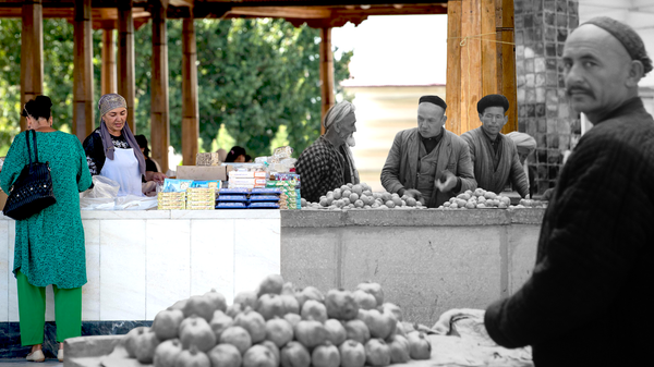 ИИ следит за продавцами: как изменился Сиабский базар в Самарканде   - Sputnik Узбекистан