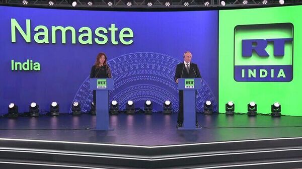 Владимир Путин во время церемонии старта вещания телеканала RT India - Sputnik Узбекистан