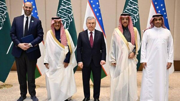 Президент Узбекистана принял делегацию саудовских компаний во главе с сопредседателем узбекско-саудовского Делового совета Мухаммадом Абунайяном - Sputnik Узбекистан