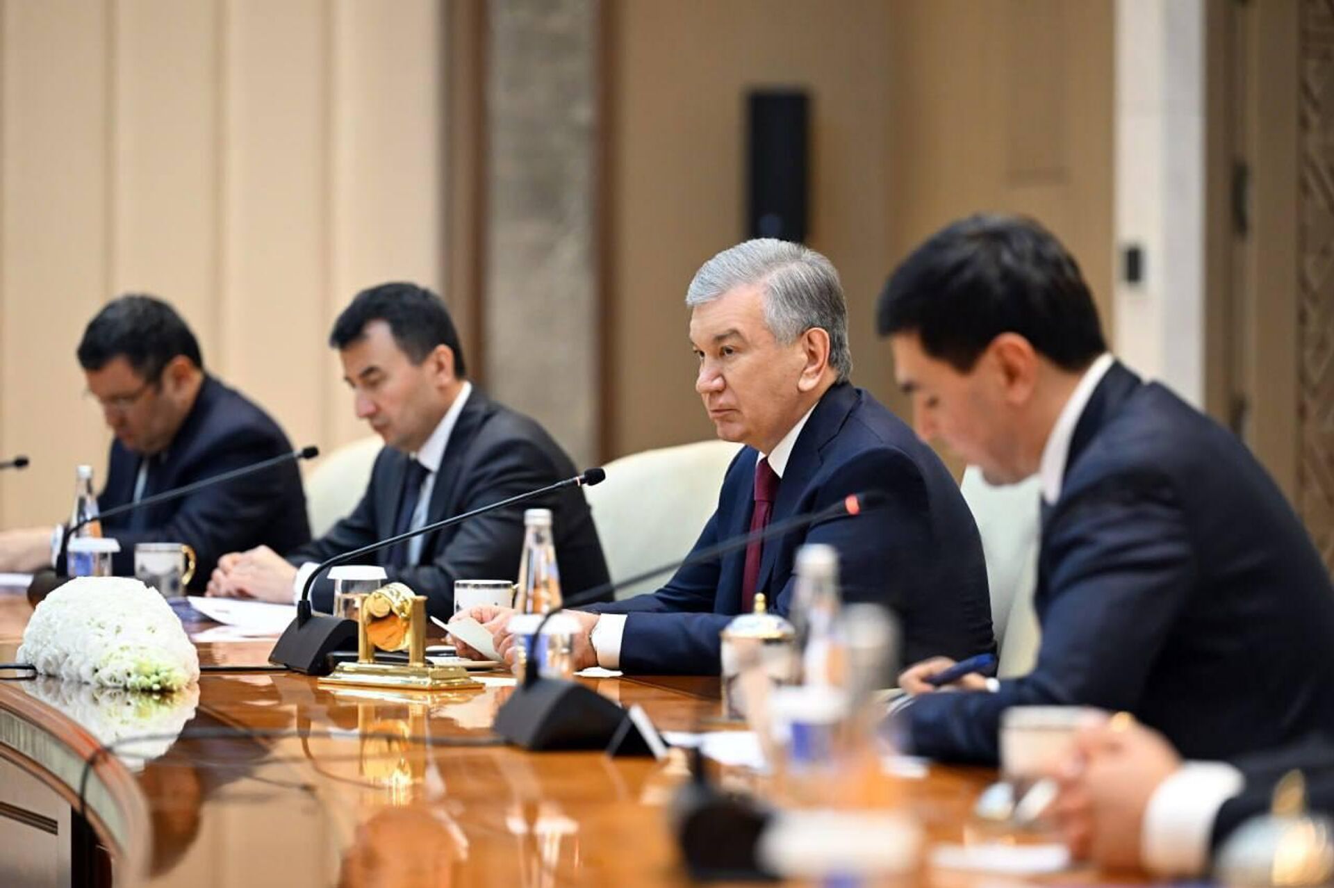 Президент Узбекистана провел встречу с руководителями ведущих китайских компаний. Президент Узбекистана провел встречу с руководителями ведущих китайских компаний. - Sputnik Узбекистан, 1920, 06.12.2025