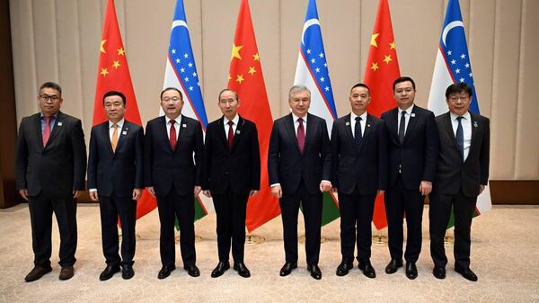 Президент Узбекистана провел встречу с руководителями ведущих китайских компаний. - Sputnik Узбекистан