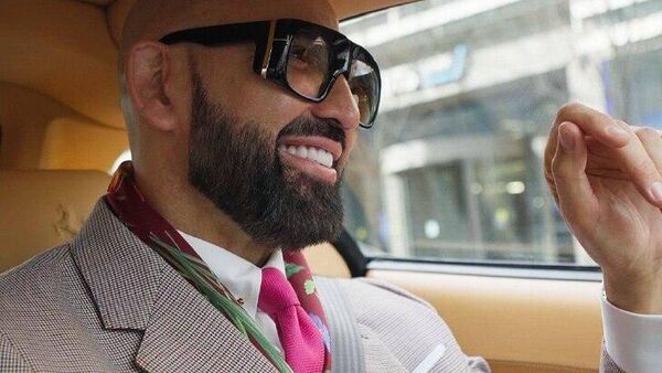 В России товарный знак человек-улыбка до 2035-го зарегистрировал блогер Николай Василенко - Sputnik Узбекистан