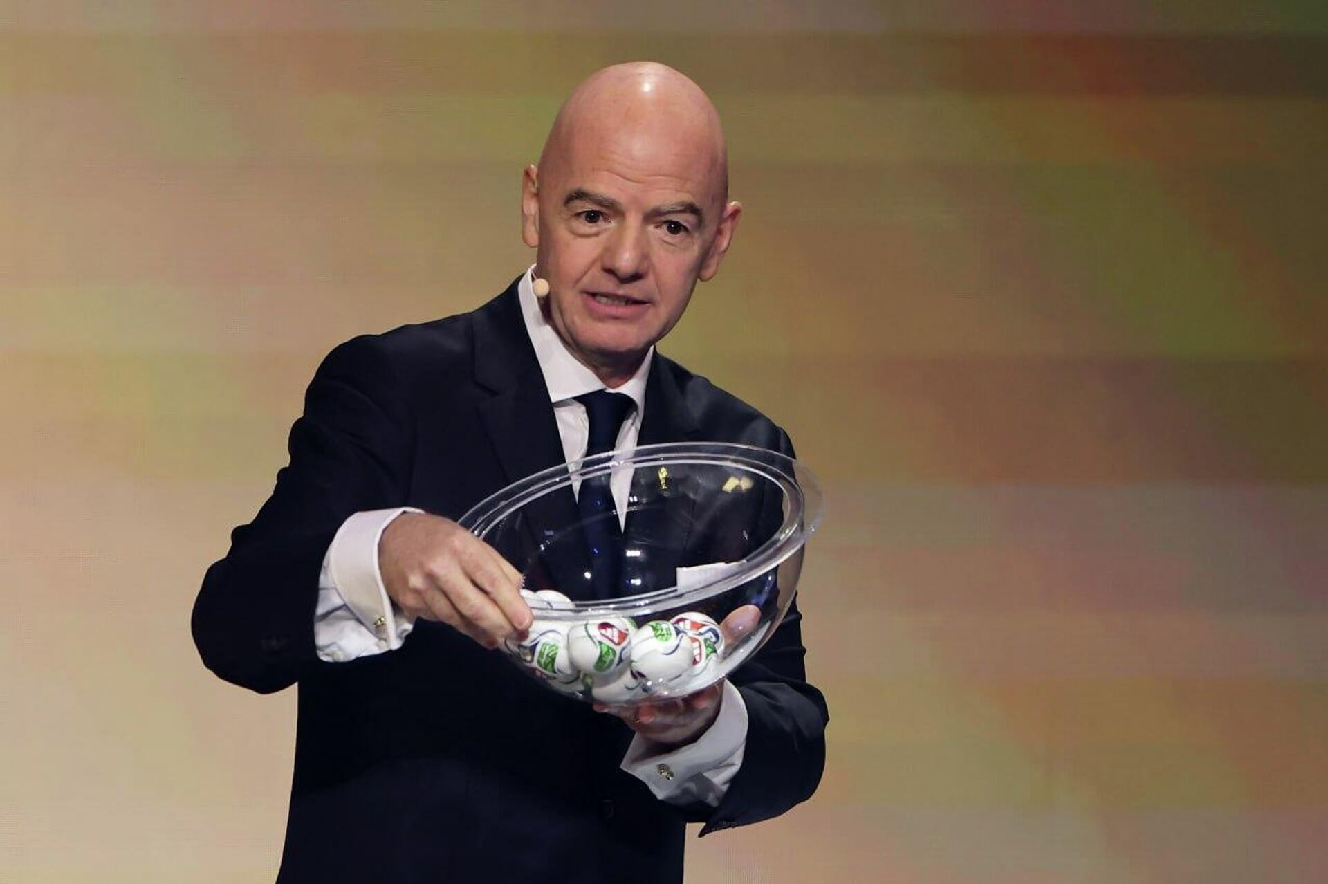 В Вашингтоне состоялась жеребьевка группового этапа Чемпионата мира-2026. - Sputnik Узбекистан, 1920, 06.12.2025