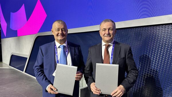 ЕЭК и Секретариат Международного координационного совета по трансъевразийским перевозкам приняли программу сотрудничества.  - Sputnik Узбекистан