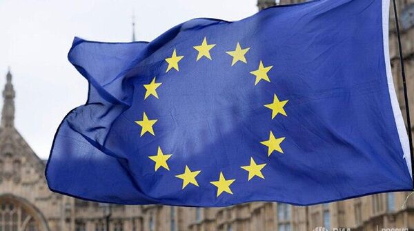 Европа переживает самый трудный момент в попытках избежать раскола в отношениях с США по поводу возможного урегулирования украинского конфликта, пишет Bloomberg - Sputnik Узбекистан