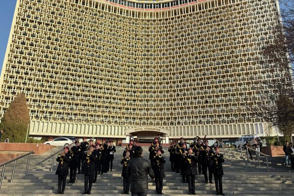 В Ташкенте состоялся конный парад, посвященный 33-й годовщине принятия Конституции Республики Узбекистан,. - Sputnik Узбекистан