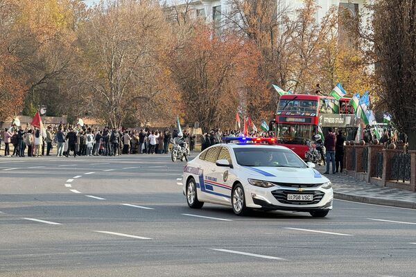 В Ташкенте состоялся конный парад, посвященный 33-й годовщине принятия Конституции Республики Узбекистан,. - Sputnik Узбекистан