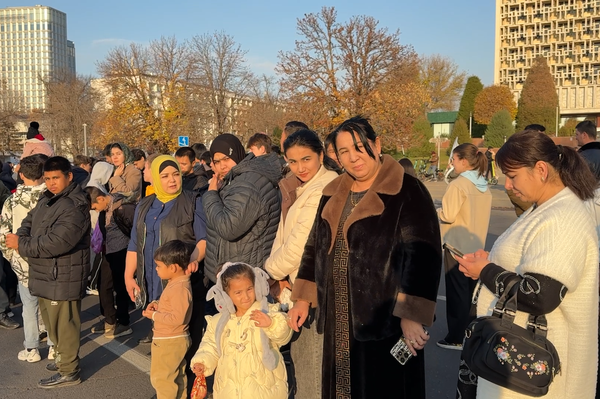 В Ташкенте состоялся конный парад, посвященный 33-й годовщине принятия Конституции Республики Узбекистан,. - Sputnik Узбекистан