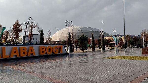 Журналисты из разных стран почтили память героев в ташкентском парке Победы - Sputnik Узбекистан