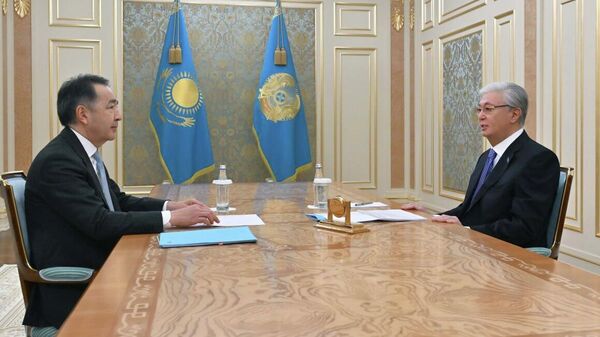Председатель Коллегии ЕЭК Бакытжан Сагинтаев и президент Казахстана Касым-Жомарт Токаев - Sputnik Ўзбекистон