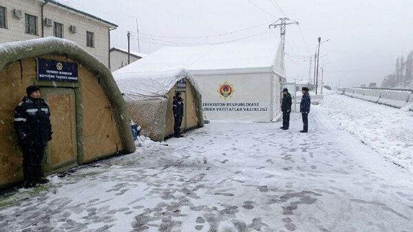 МЧС Узбекистана открыло пункты обогрева на перевале Камчик - Sputnik Узбекистан