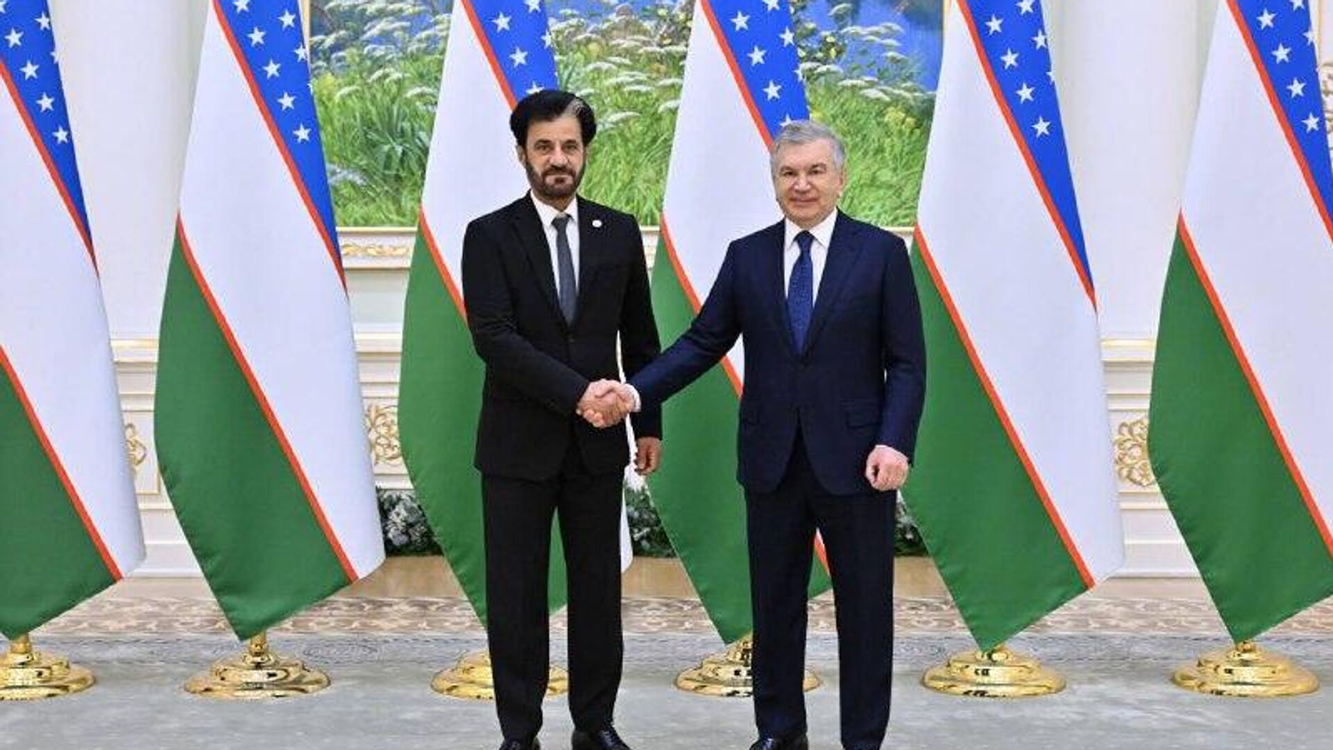 Президент Узбекистана обсудил с главой FIA возможность проведения в республике этапов Формулы-1 Президент Узбекистана обсудил с главой FIA возможность проведения в республике этапов Формулы-1 - Sputnik Узбекистан, 1920, 10.12.2025