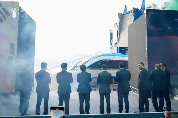 В Узбекистан отправили первый высокоскоростной поезд Hyundai - Sputnik Узбекистан