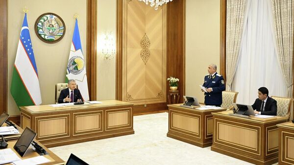 Prezident Shavkat Mirziyoyev oznakomilsya s prezentatsiyey o provodimoy rabote i dalneyshix planax po borbe s korrupsiyey - Sputnik O‘zbekiston