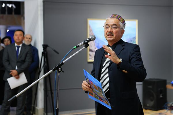 Выступление  на открытии известного фотохудожника Рустама Шарипова - Sputnik Узбекистан