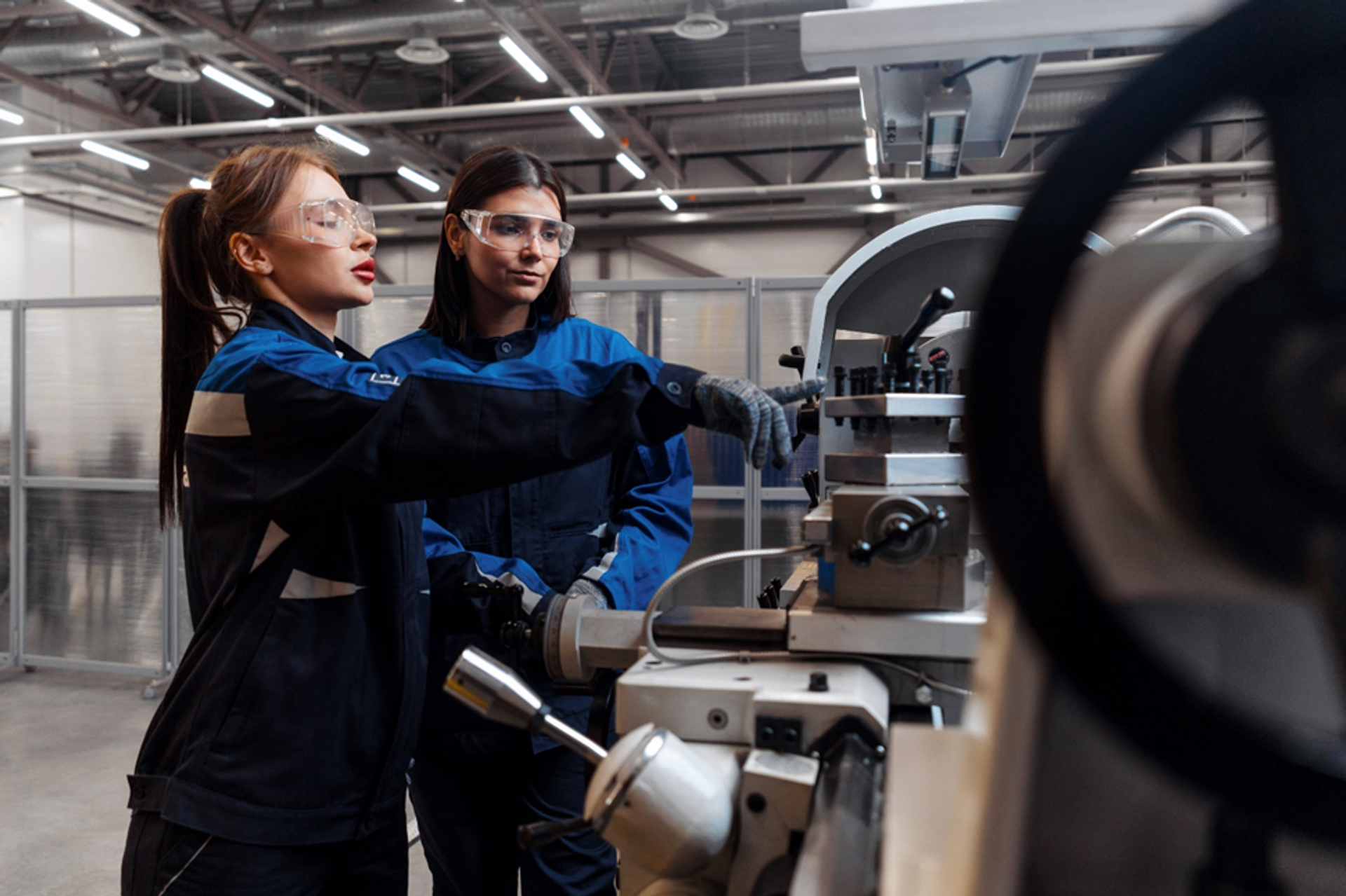 Россиянинг “Алабуга Старт” дастури меҳнат миграциясини қандай қилиб икки томон учун ҳам ривожланиш омилига айлантирмоқда Россиянинг “Алабуга Старт” дастури меҳнат миграциясини қандай қилиб икки томон учун ҳам ривожланиш омилига айлантирмоқда - Sputnik Ўзбекистон, 1920, 11.12.2025