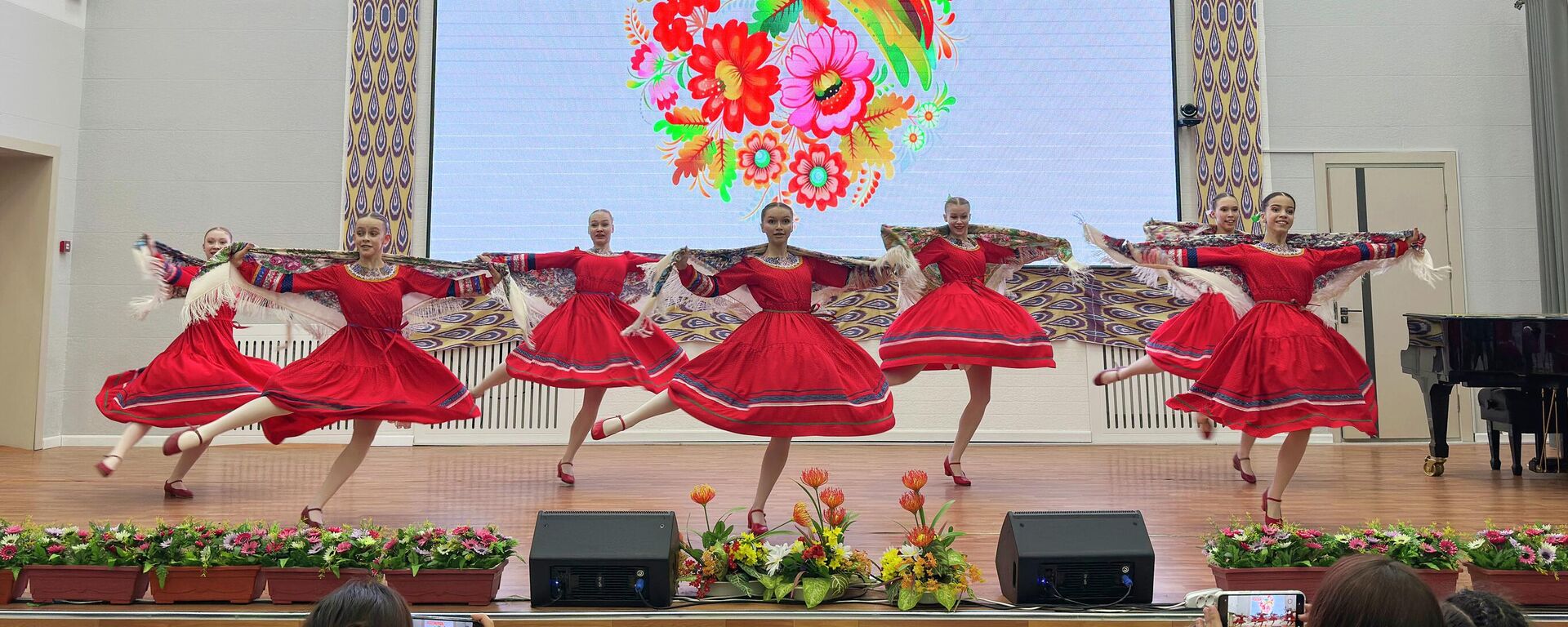 В Ташкент из Екатеринбурга приехала Улыбка - Sputnik Узбекистан, 1920, 11.12.2025