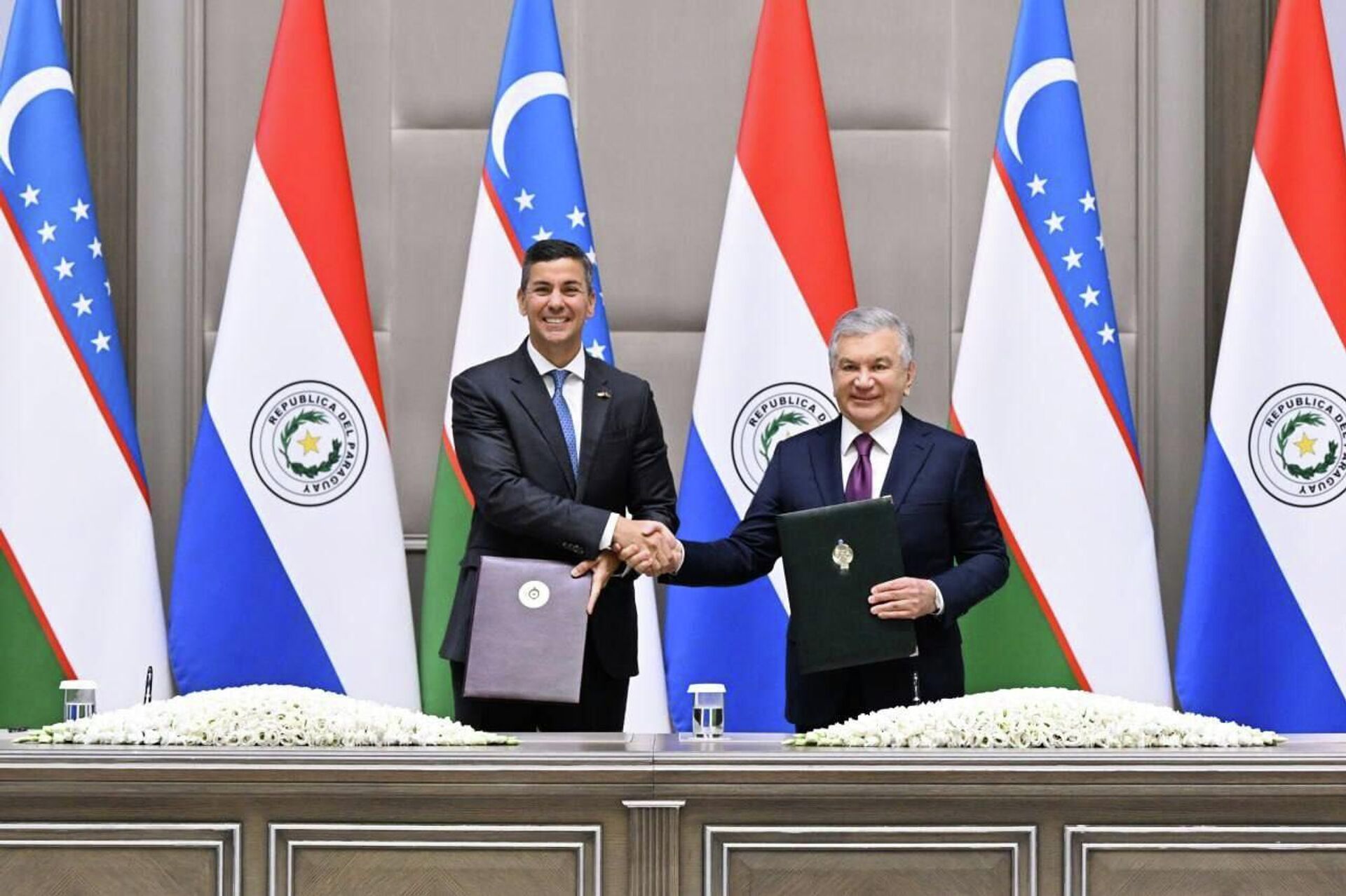 Prezident Uzbekistana Shavkat Mirziyoyev i prezident Paragvaya Santyago Penya podpisali Sovmestnoe zayavlenie. - Sputnik O‘zbekiston, 1920, 11.12.2025
