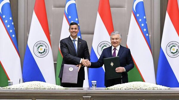 Президент Узбекистана Шавкат Мирзиёев и президент Парагвая Сантьяго Пенья подписали Совместное заявление. - Sputnik Узбекистан