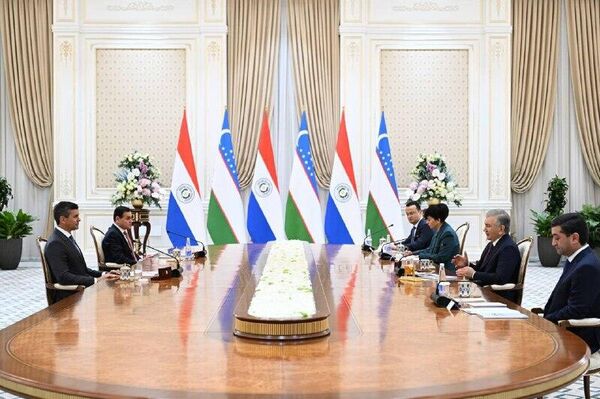 В резиденции Куксарой состоялись переговоры Президента Узбекистана с президентом Парагвая В резиденции Куксарой состоялись переговоры Президента Узбекистана с президентом Парагвая - Sputnik Узбекистан