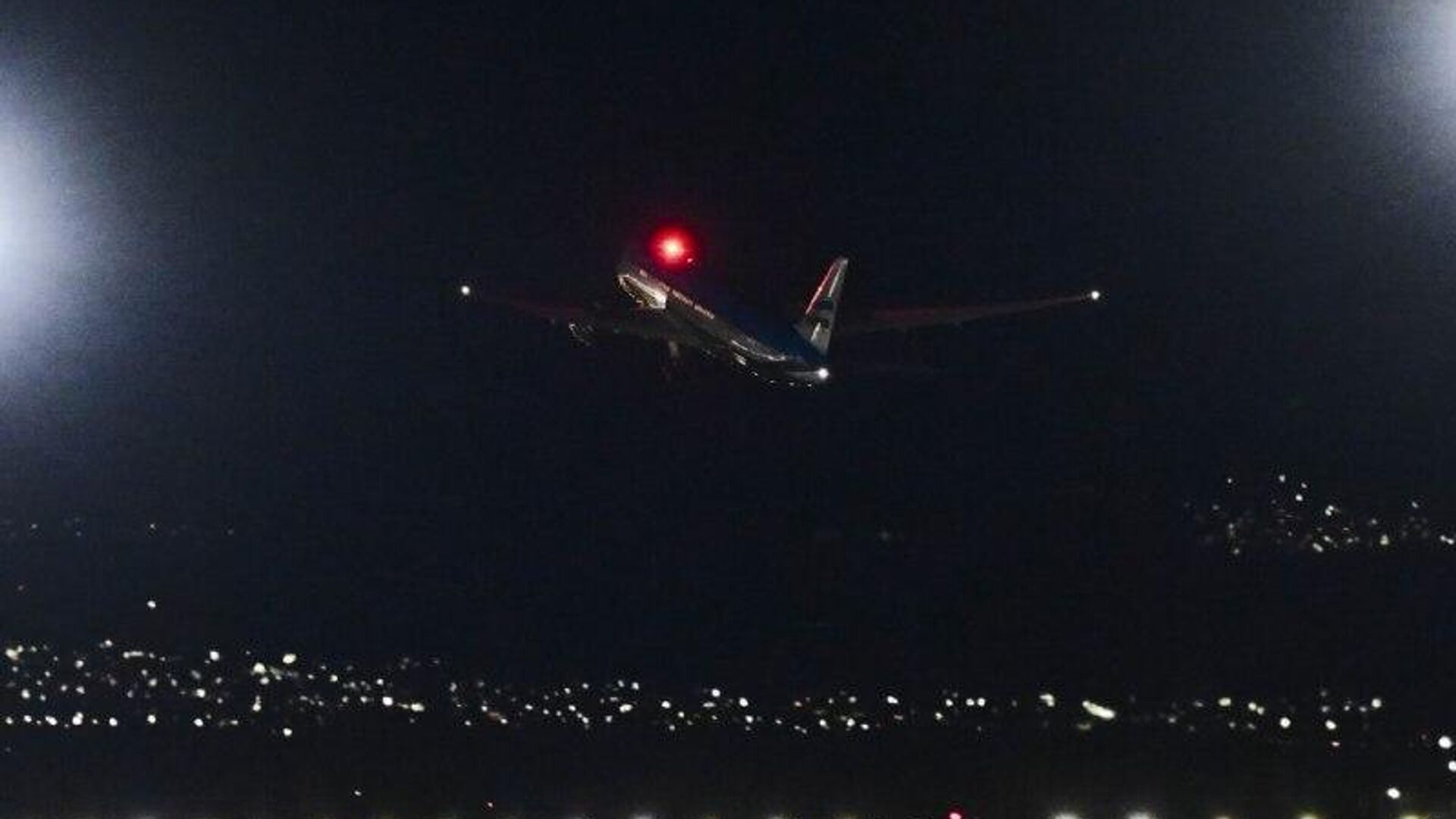 Шавкат Мирзиёев отбыл в Ашхабад Шавкат Мирзиёев отбыл в Ашхабад - Sputnik Узбекистан, 1920, 11.12.2025