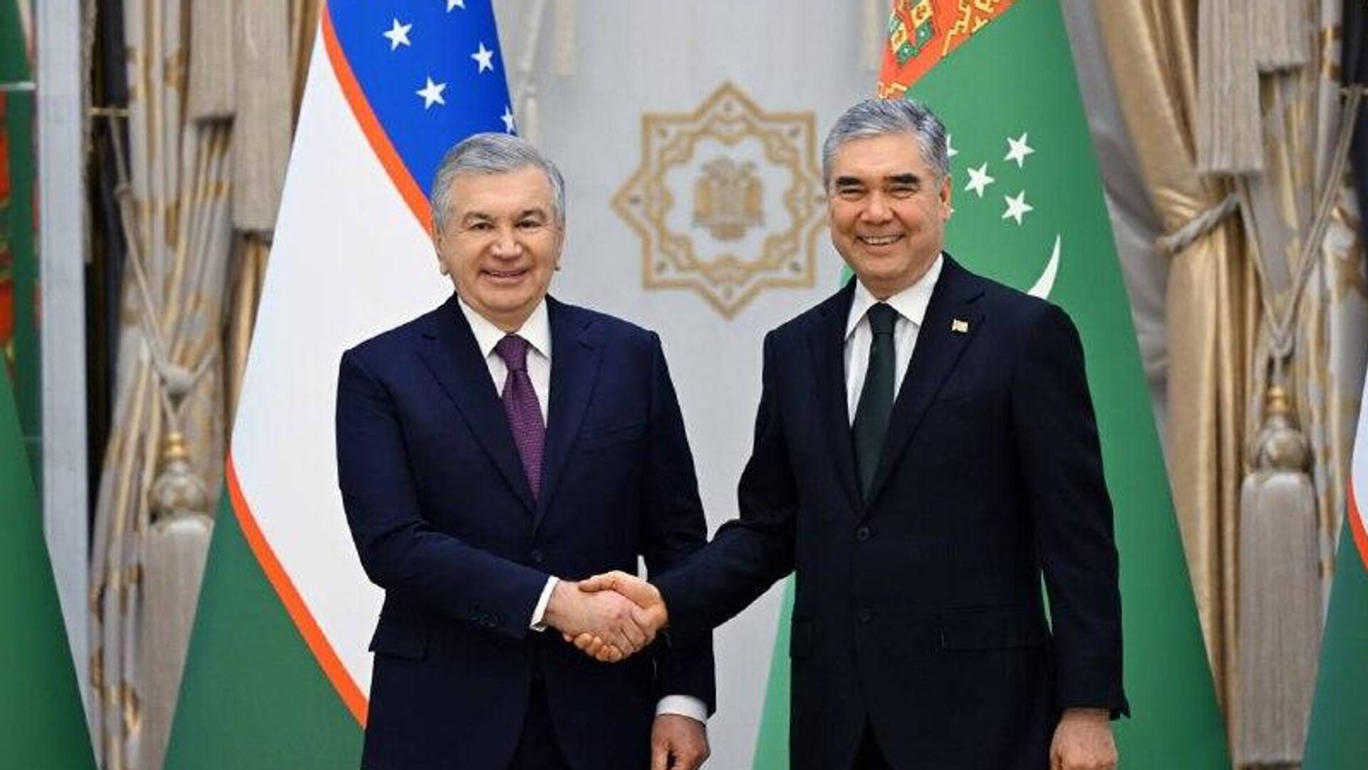 Лидеры Узбекистана и Туркменистана провели переговоры Лидеры Узбекистана и Туркменистана провели переговоры - Sputnik Узбекистан, 1920, 11.12.2025