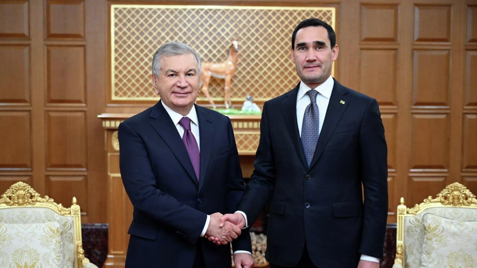 Shavkat Mirziyoyev provel v gorode Ashxabade vstrechu s Prezidentom Turkmenistana Serdarom Berdimuxamedovim. - Sputnik O‘zbekiston, 1920, 12.12.2025