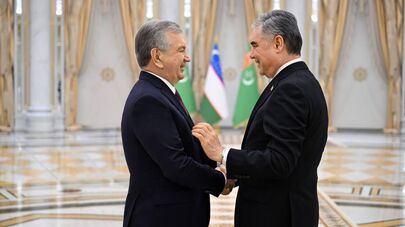 Шавкат Мирзиёев провел встречу с Гурбангулы Бердымухамедовым