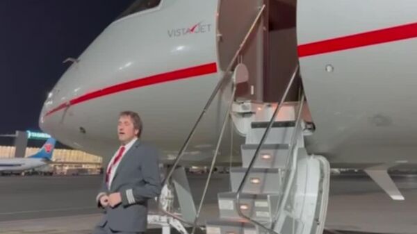 В Ташкент прибыл известный пилот Ferrari Шарль Леклер - Sputnik Узбекистан