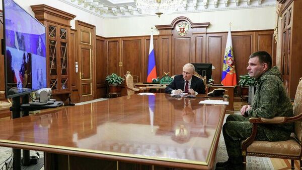 Президент РФ Владимир Путин проводит в режиме видеоконференции совещание по ситуации в зоне СВО - Sputnik Ўзбекистон