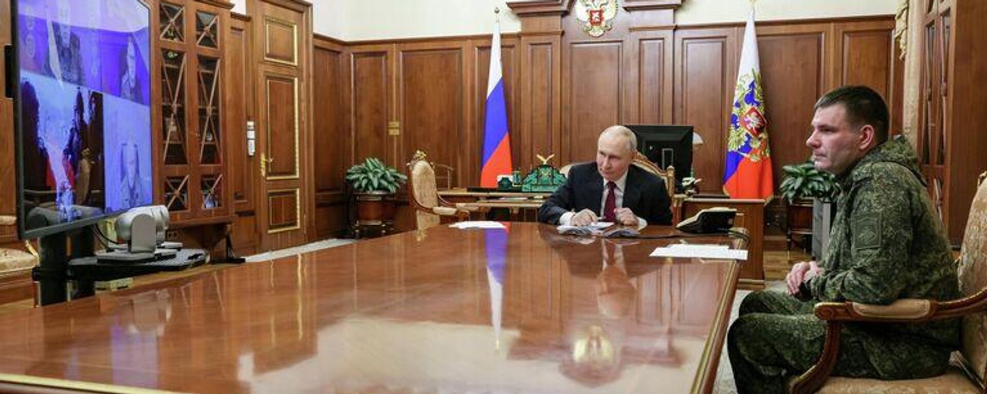 Prezident RF Vladimir Putin provodit v rejime videokonferensii soveshanie po situatsii v zone SVO - Sputnik O‘zbekiston, 1920, 12.12.2025