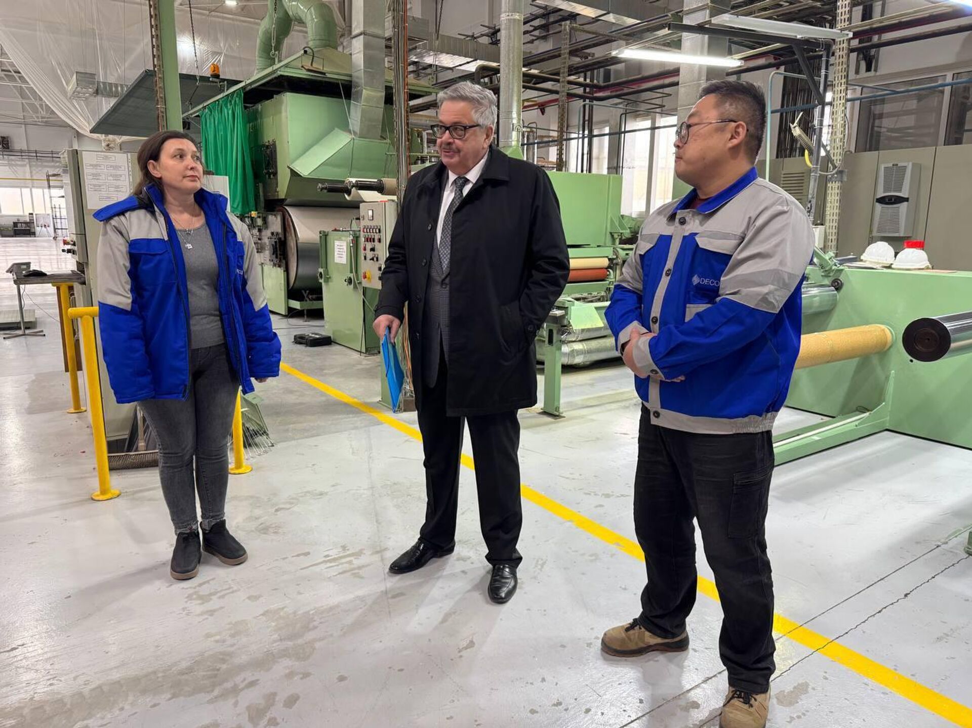 Посол России в Узбекистане Алексей Ерхов посетил технопарк Чирчик. - Sputnik Узбекистан, 1920, 13.12.2025