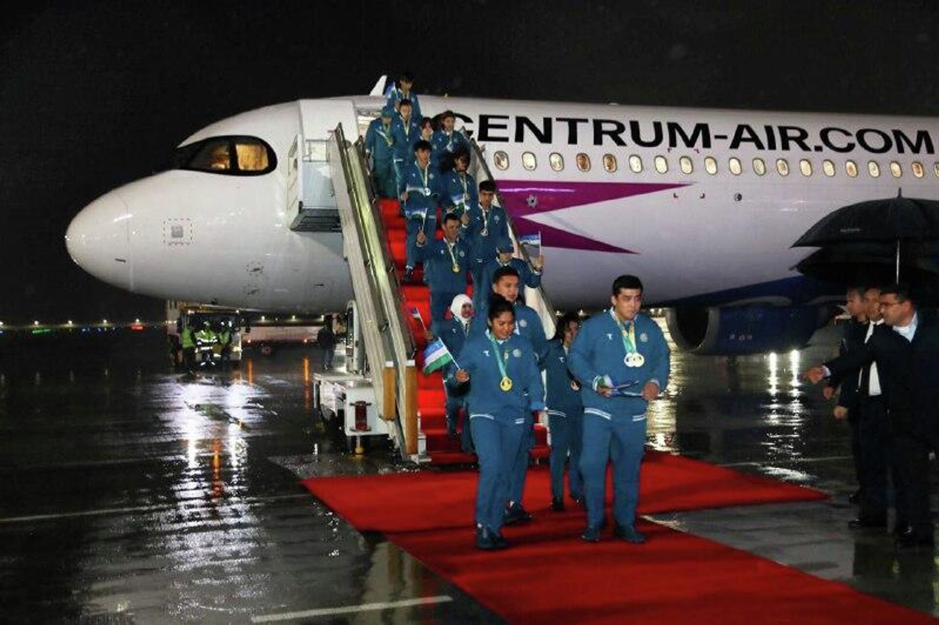 🟠В Ташкенте торжественно встретили чемпионов Азиатских юношеских паралимпийских игр, прошедших в Дубае 🟠В Ташкенте торжественно встретили чемпионов Азиатских юношеских паралимпийских игр, прошедших в Дубае - Sputnik Узбекистан, 1920, 15.12.2025