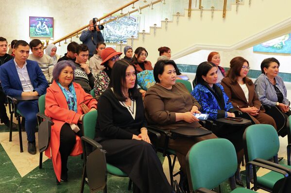 Организаторы и гости презентации каталога - Sputnik Узбекистан