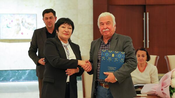 Презентация каталога Избранные произведения из коллекции Национального банка Узбекистана - Sputnik Узбекистан