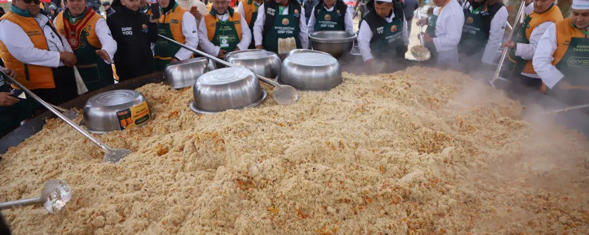 V Xive prigotovili 9 tonn plova - Sputnik O‘zbekiston, 1920, 15.12.2025