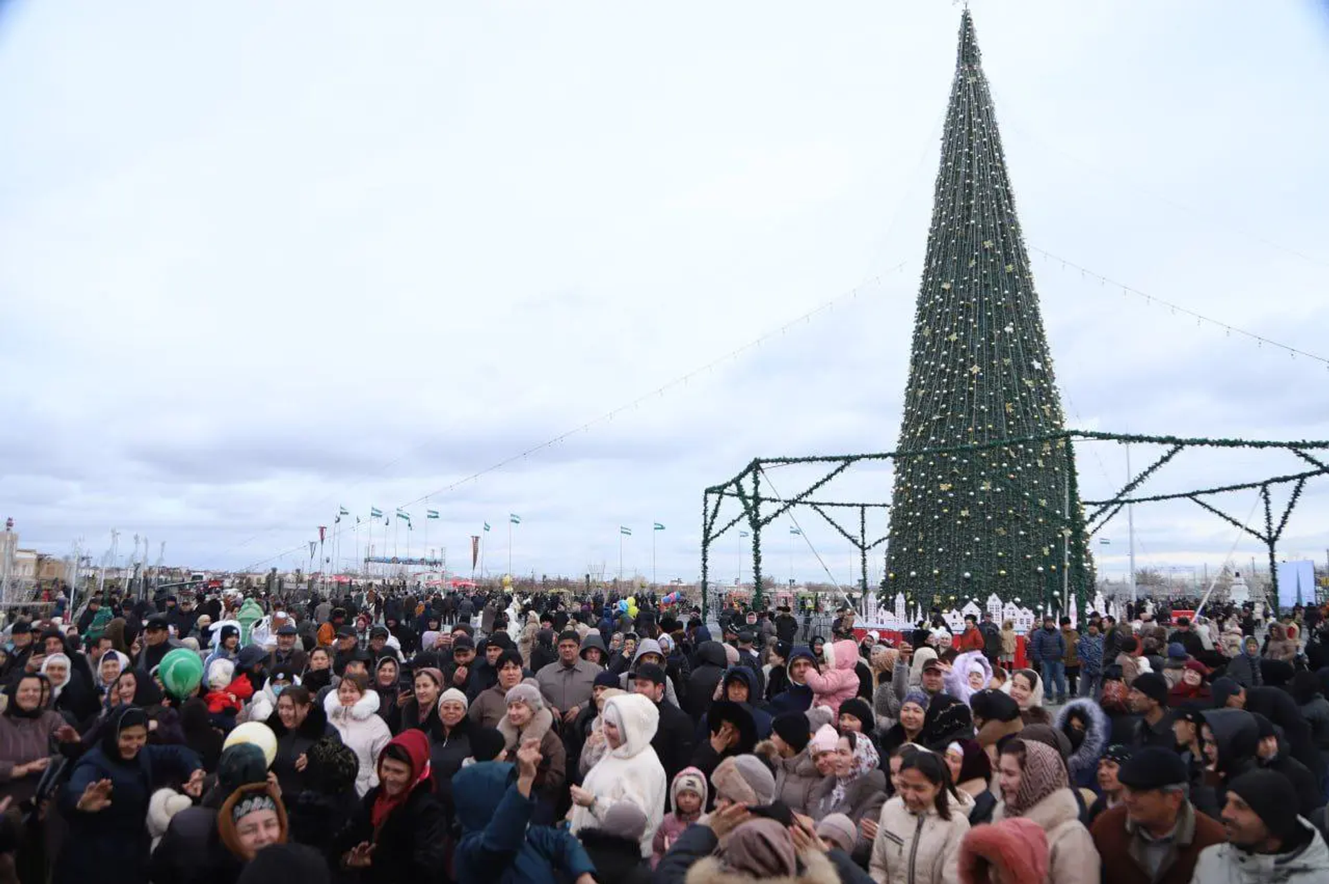 В Хиве приготовили 9 тонн плова - Sputnik Ўзбекистон, 1920, 15.12.2025