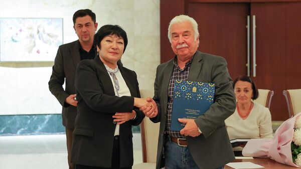 Prezentatsiya kataloga Izbrannie proizvedeniya iz kolleksii Natsionalnogo banka Uzbekistana - Sputnik O‘zbekiston