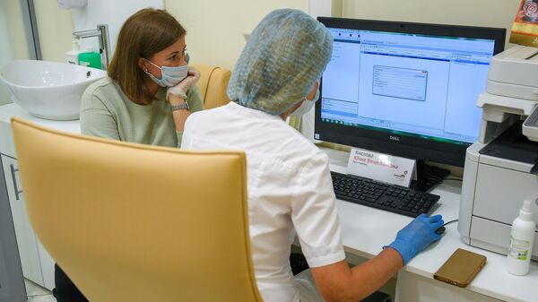 Devushka na priyeme u vracha v kabinete - Sputnik O‘zbekiston