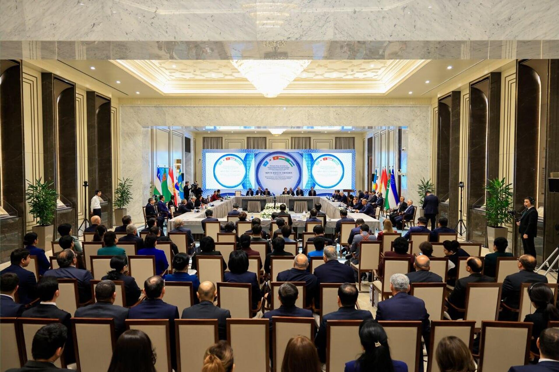 Принята Совместная декларация заседания глав парламентов государств ЦА и Кореи - Sputnik Ўзбекистон, 1920, 16.12.2025