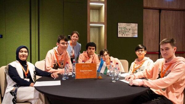 Чемпионат мира по русскому языку: команда из Узбекистана Энергия слова вышла в суперфинал - Sputnik Узбекистан