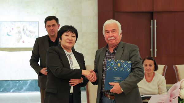 Презентация каталога Избранные произведения из коллекции Национального банка Узбекистана - Sputnik Узбекистан